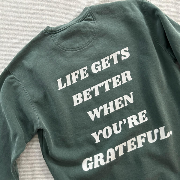 Wrap yourself in our comfy 'Grateful Life' sweatshirt and let the world know that every moment is brighter when you're counting your blessings.🌟 Wear it, feel it, and spread the good vibes like confetti – because in this sweatshirt, gratitude becomes your coziest companion!